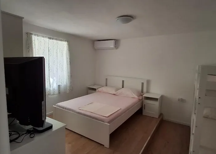 Laura 2 Apartment