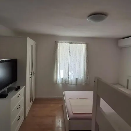 Apartman Laura 2 *