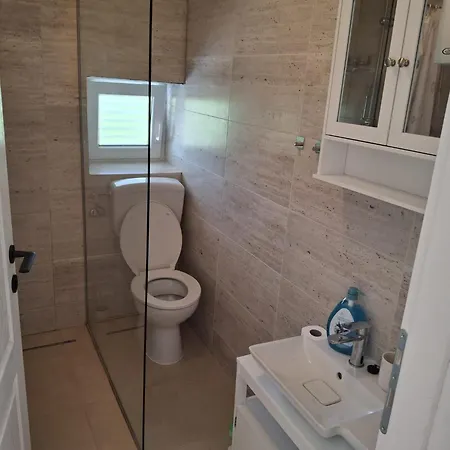 Laura 2 Apartman Ražanac